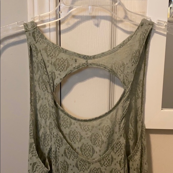 Hollister Tank - Picture 4 of 5